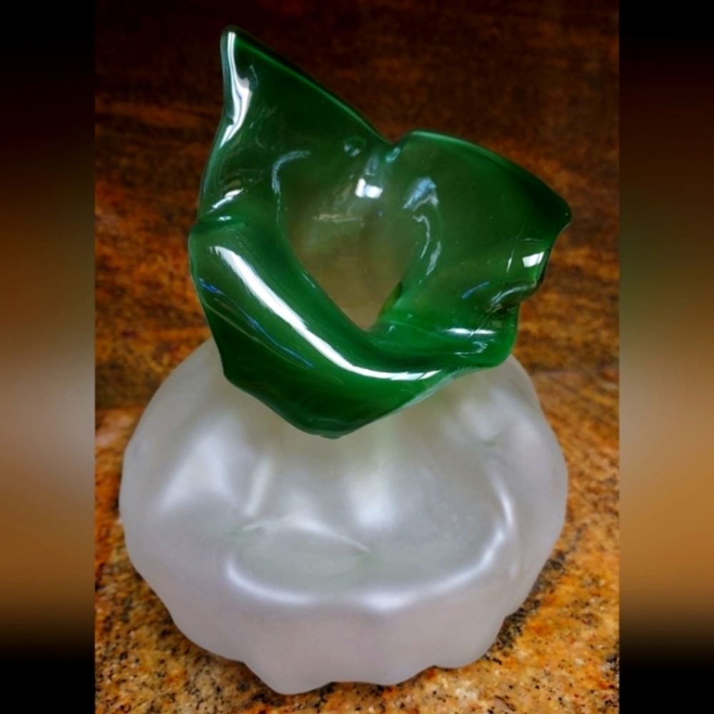 Nikolas Weinstein Sculpture glass green vase .